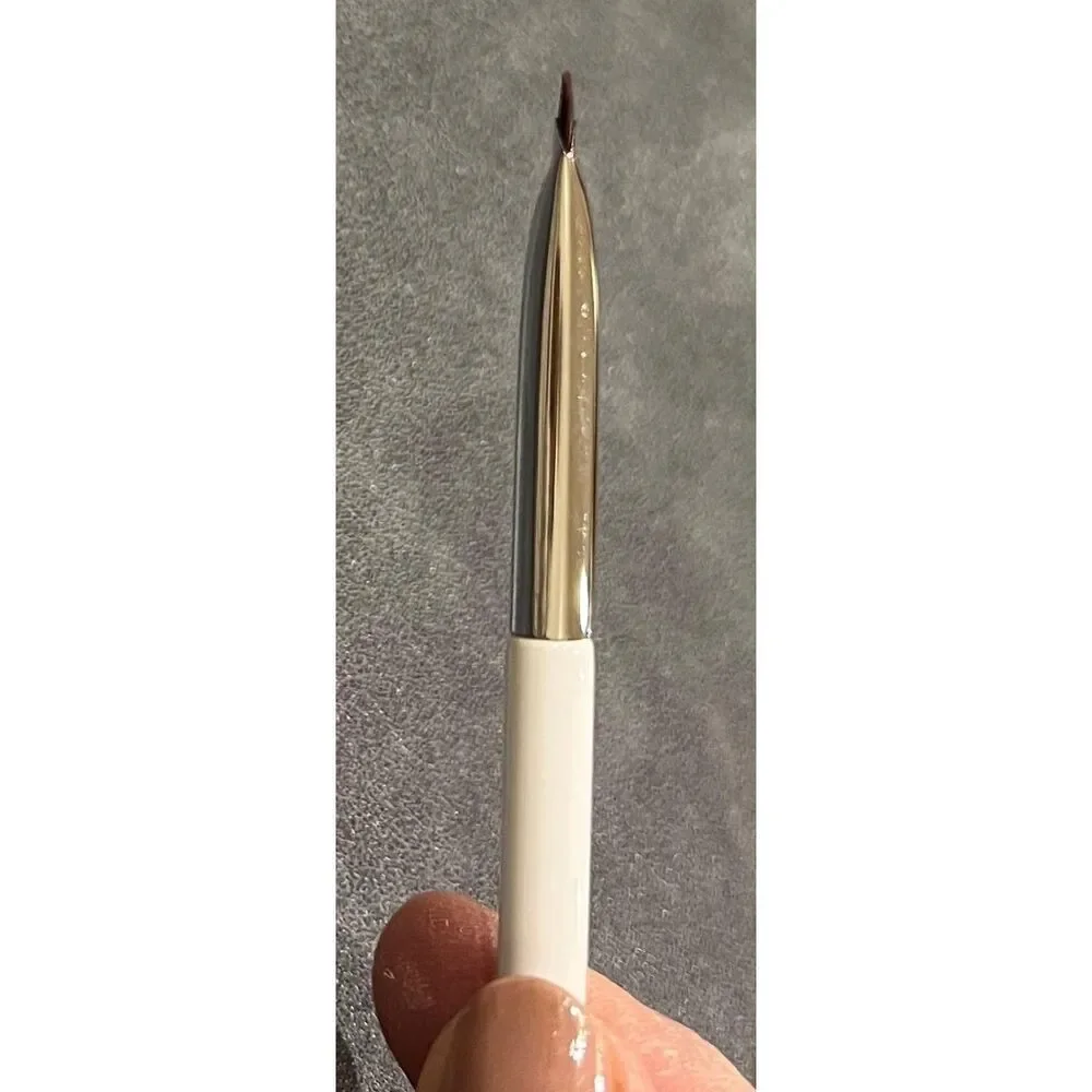 187 White curved Eyeliner Definer Crescent-Shaped Eyeliner and Brow Brush